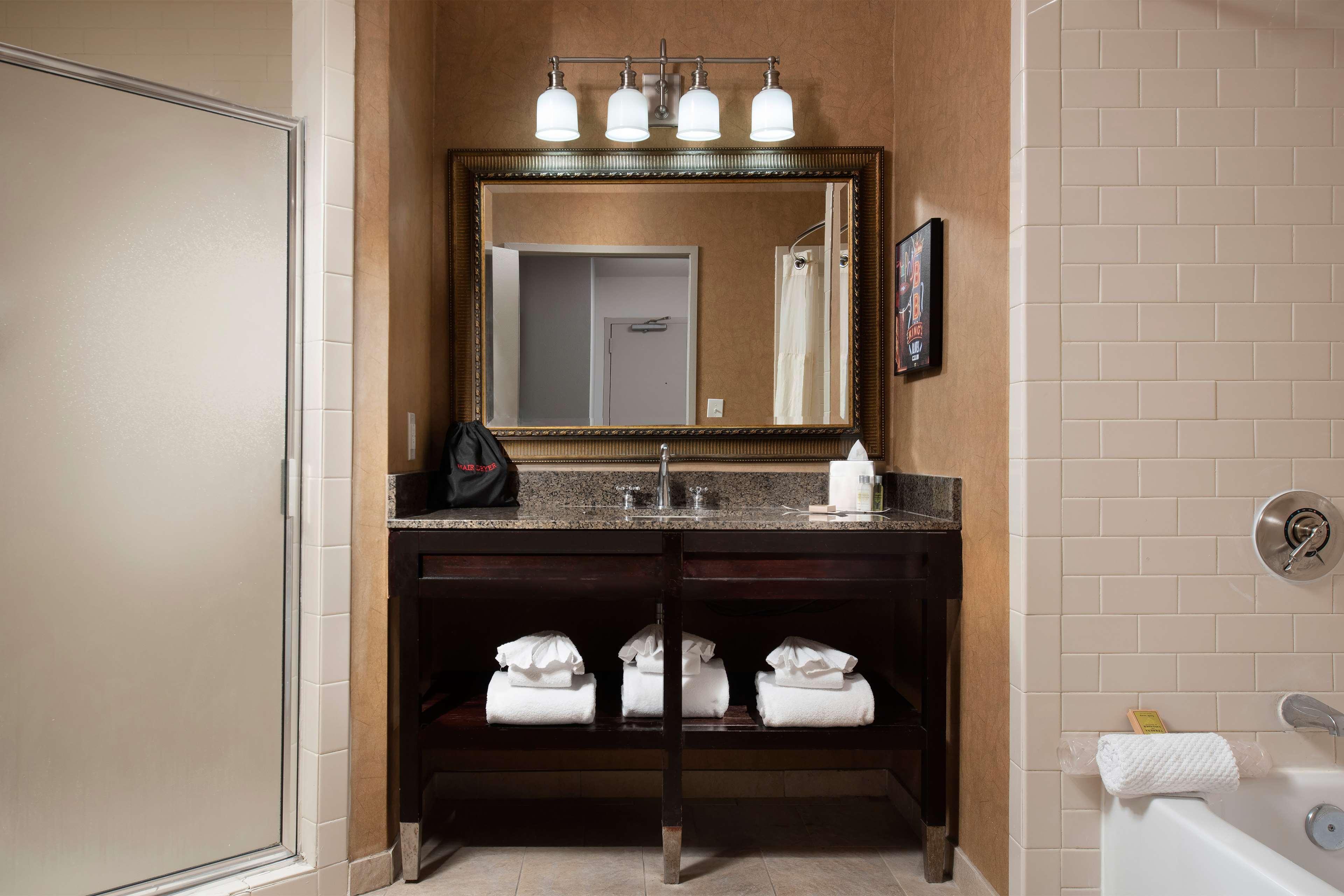 Doubletree By Hilton Memphis Downtown Hotell Exteriör bild